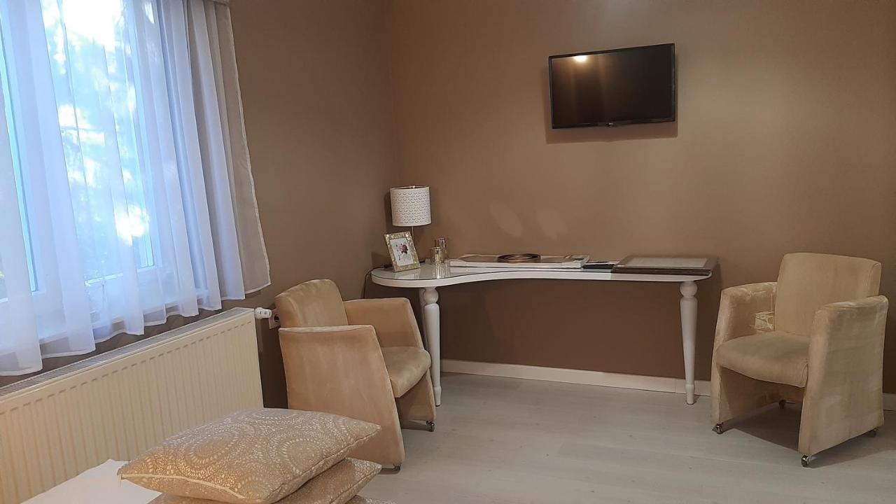 Glamour Apartman Дьюла Экстерьер фото