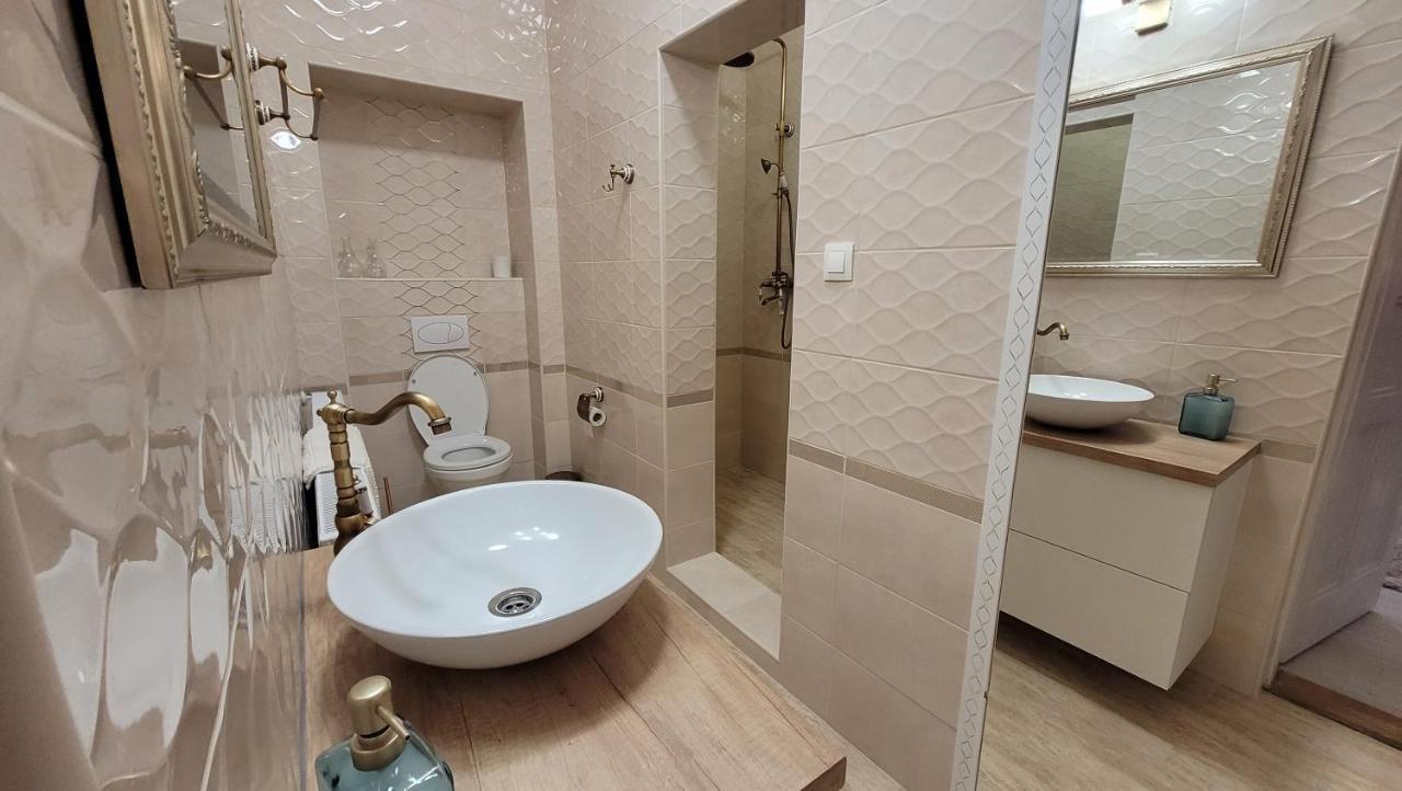 Glamour Apartman Дьюла Экстерьер фото